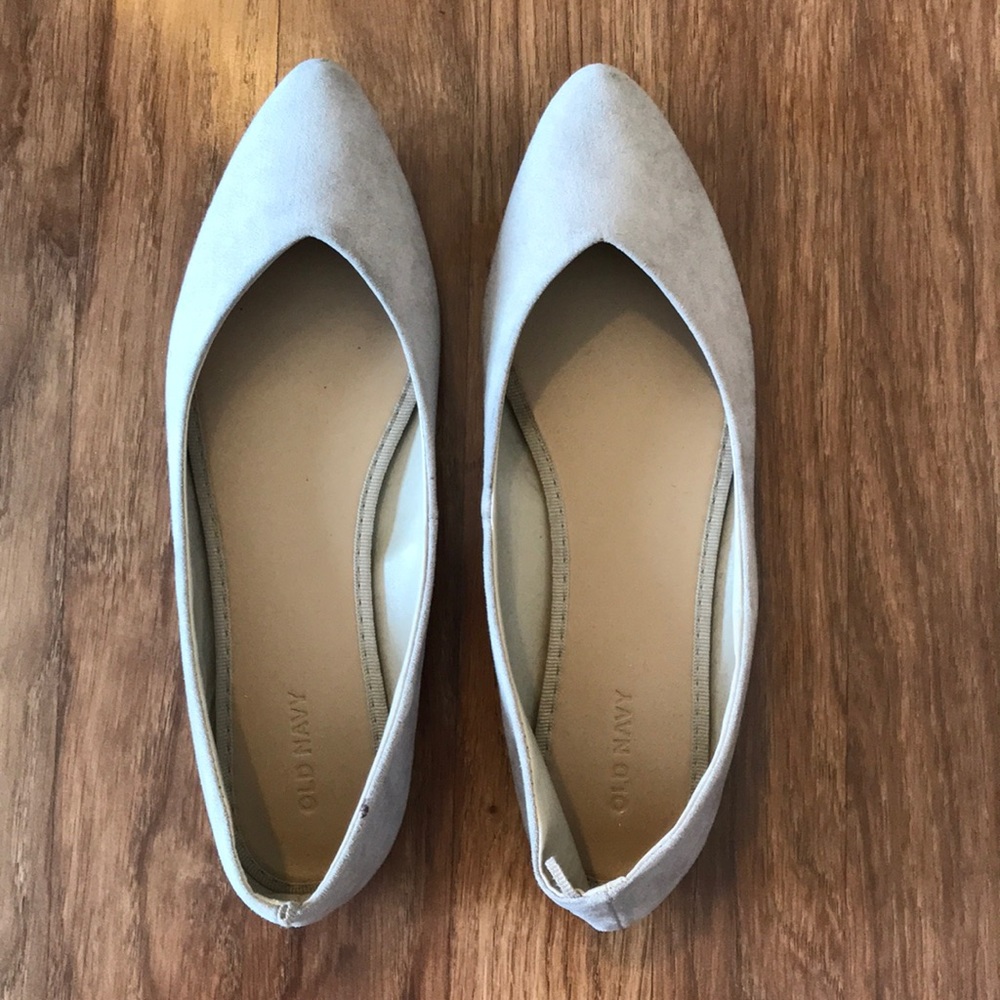 Beige pointed toes flats
